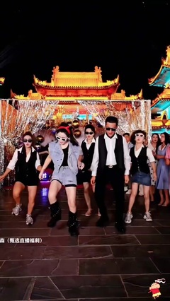 從“鋼爸”王鵬博看網(wǎng)絡(luò)育兒 人設(shè)之外，是真實(shí)的陪伴與成長(zhǎng)
